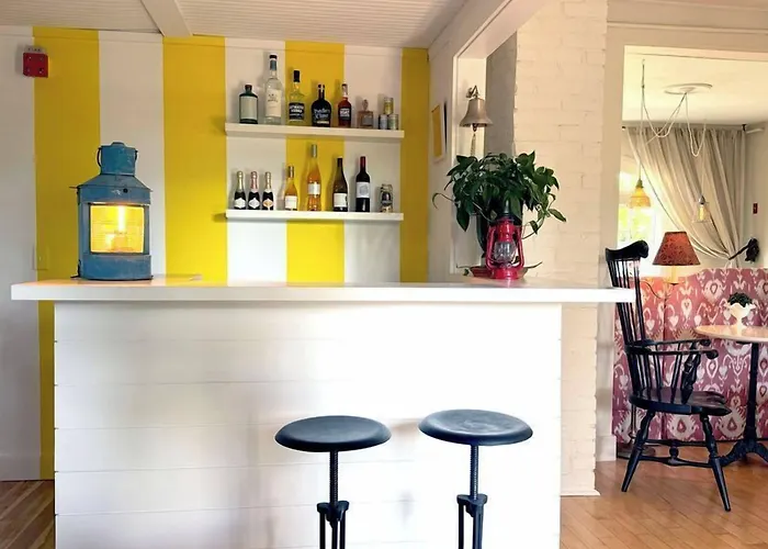 Salt House Inn