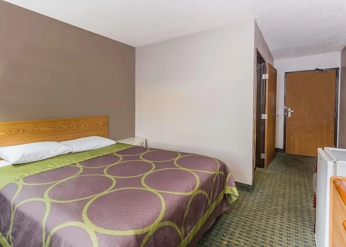 Super 8 By Wyndham St. Charles