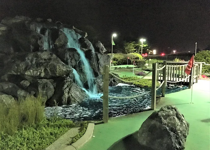 Emerald Dolphin Inn&Mini Golf