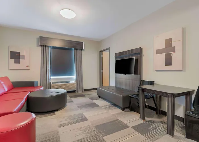 Best Western Plus Airport Inn & Suites