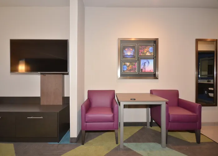 Holiday Inn Express & Suites Oklahoma City Mid - Arpt Area By Ihg