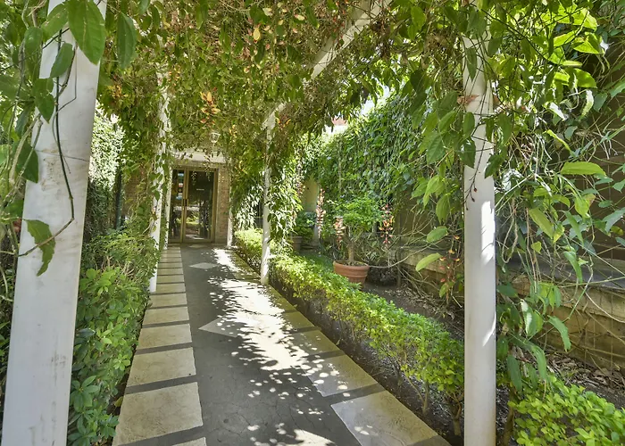 La Riviera Hotel