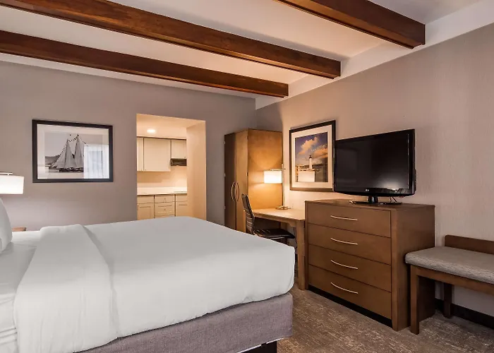 Best Western Plus Portsmouth Hotel&Suites