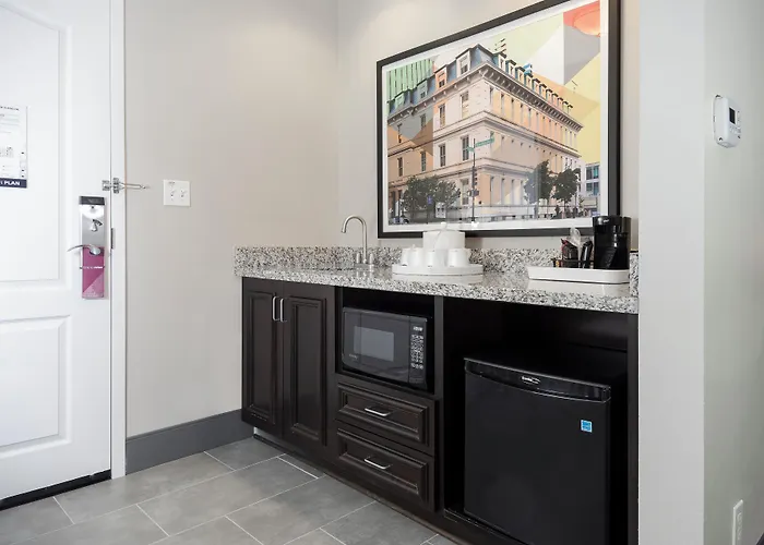 Hampton Inn & Suites - Raleigh Downtown