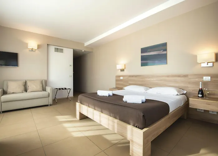 Hotel Dimorae Rooms And Suites - Apartments