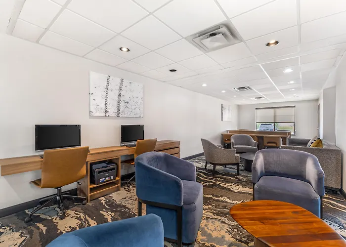 Best Western Plus Airport Inn & Suites