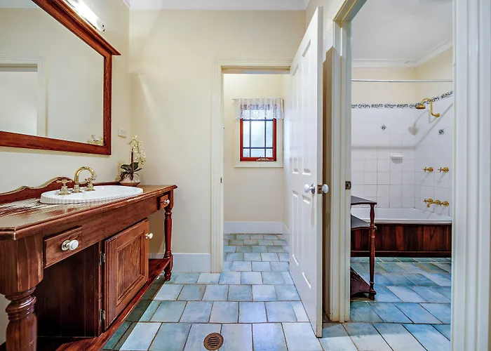 Whispering Pines Chalet & Cottages