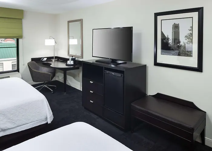 Hampton Inn & Suites Gainesville Downtown University