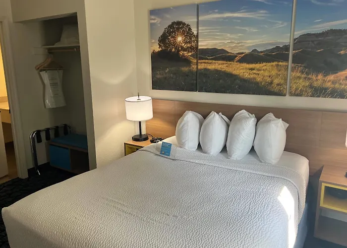 Days Inn & Suites By Wyndham Columbus Ne