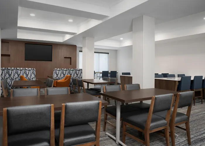 Holiday Inn Express & Suites Alexandria - Fort Belvoir By Ihg