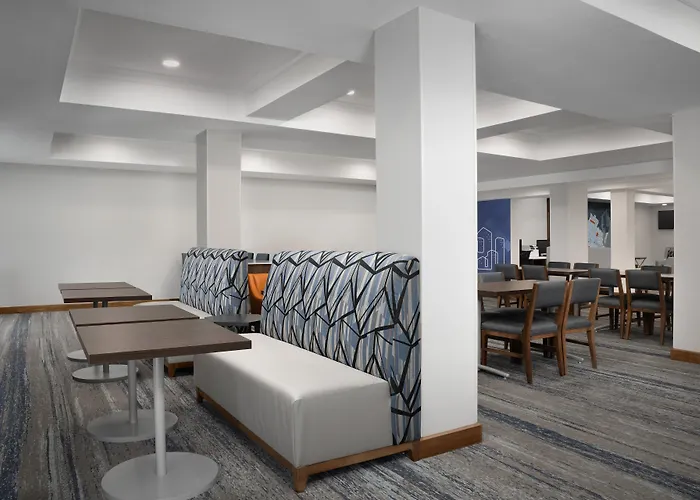 Holiday Inn Express & Suites Alexandria - Fort Belvoir By Ihg