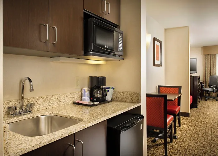 Holiday Inn Express & Suites Alexandria - Fort Belvoir By Ihg
