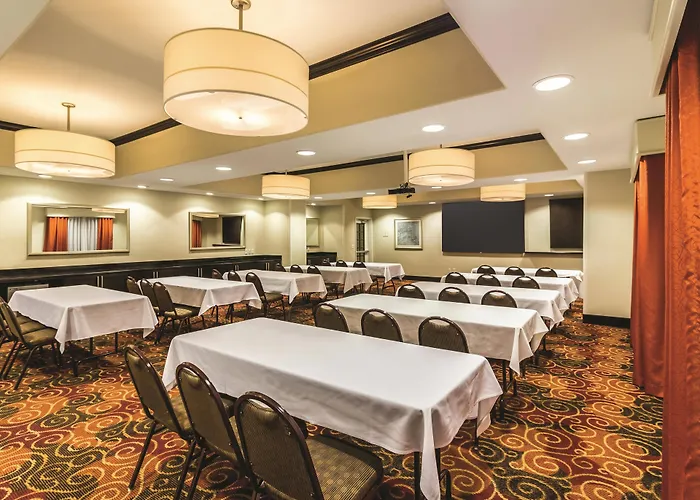La Quinta By Wyndham Fargo-Medical Center