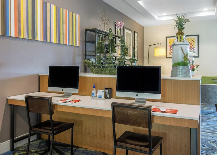 Holiday Inn Express Houston-Alvin By Ihg