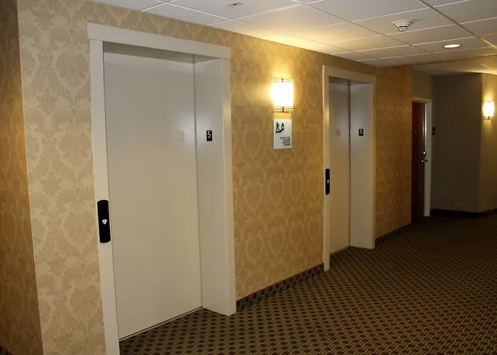 Holiday Inn Express & Suites Harrisburg West