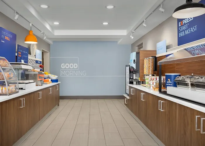 Holiday Inn Express & Suites Greensboro - Airport Area By Ihg