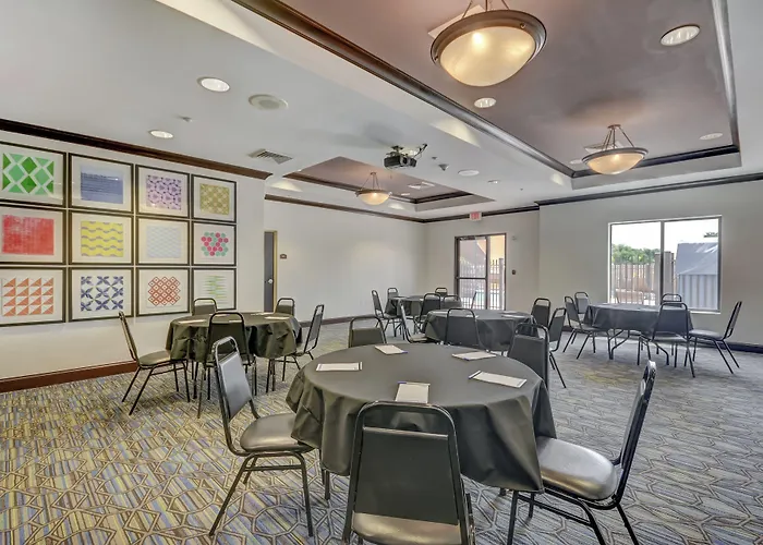 Holiday Inn Express Hotel & Suites Tampa-Usf-Busch Gardens By Ihg
