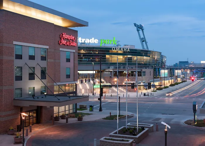 Hampton Inn & Suites Omaha-Downtown