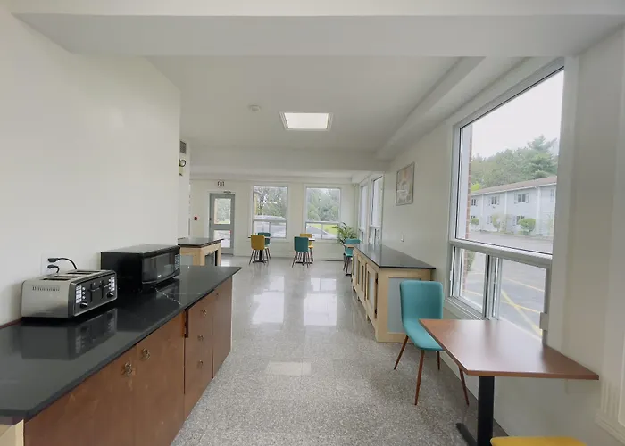 Super 8 By Wyndham Pembroke