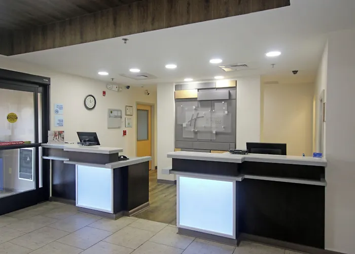 Holiday Inn Express Hotel & Suites Greensboro-East By Ihg