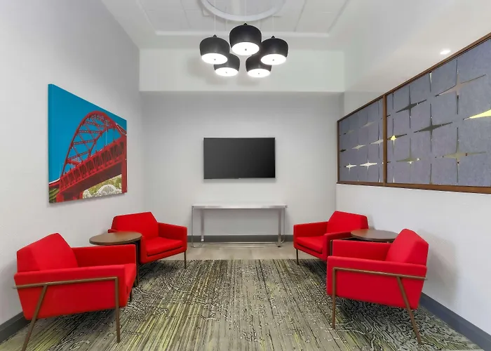 Hampton Inn & Suites Pittsburgh Downtown