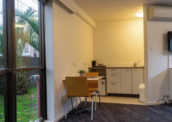 Cosmopolitan Hotel And Apartments