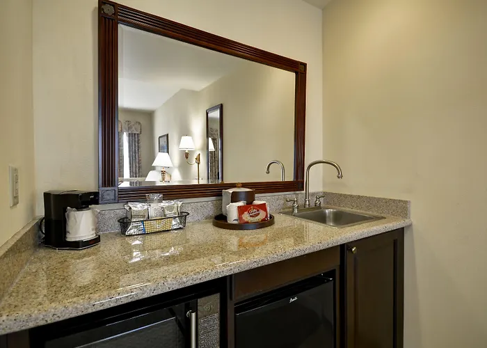 Hampton Inn & Suites Savannah Historic District