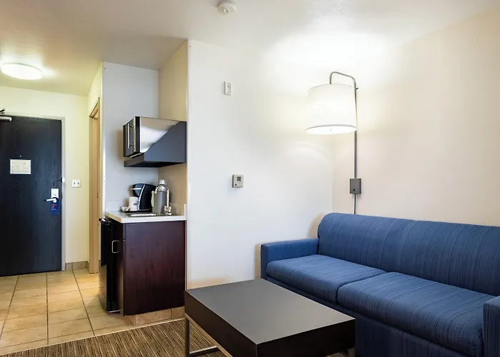 Holiday Inn Express & Suites Evanston By Ihg
