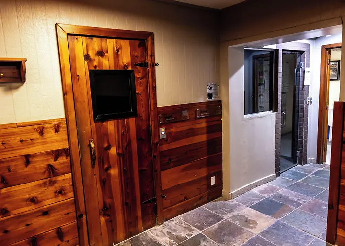 The Mammoth Creek Inn