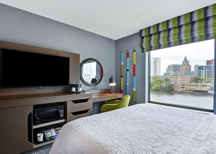 Hampton Inn&Suites Newark-Harrison-Riverwalk