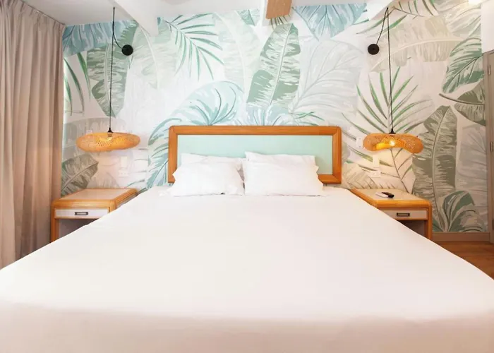 Hotel Cocoplum Beach