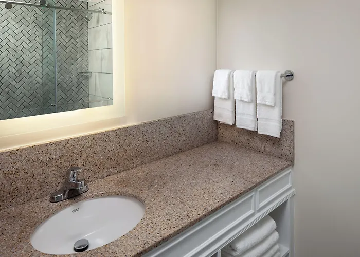 Surfside Hotel And Suites