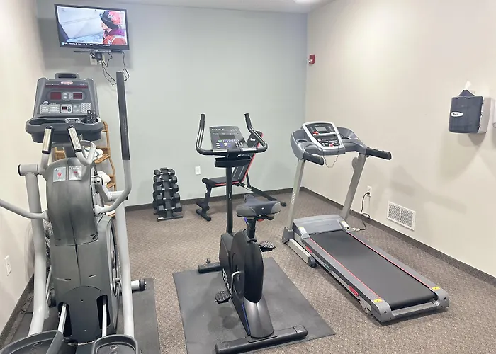 Mainstay Suites Madison Airport