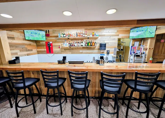 Katahdin Inn & Suites
