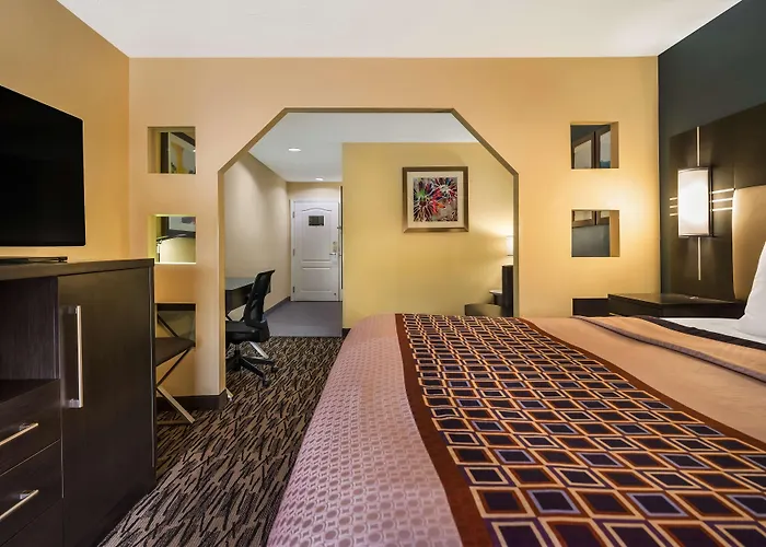 Best Western Bradbury Inn & Suites