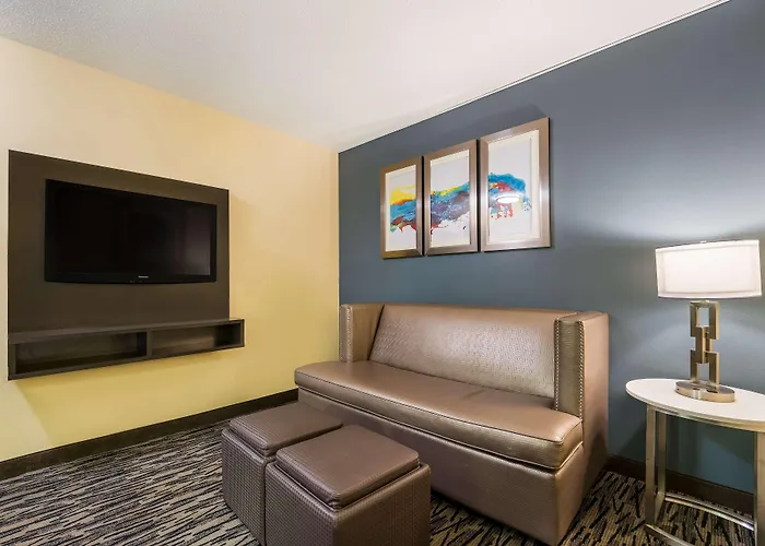 Best Western Bradbury Inn & Suites