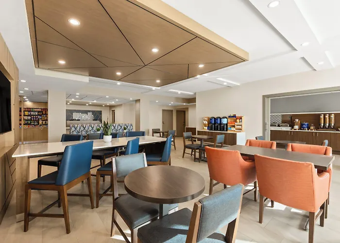 Holiday Inn Express & Suites Danbury - I-84 By Ihg