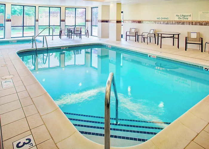 Courtyard By Marriott Roanoke Airport