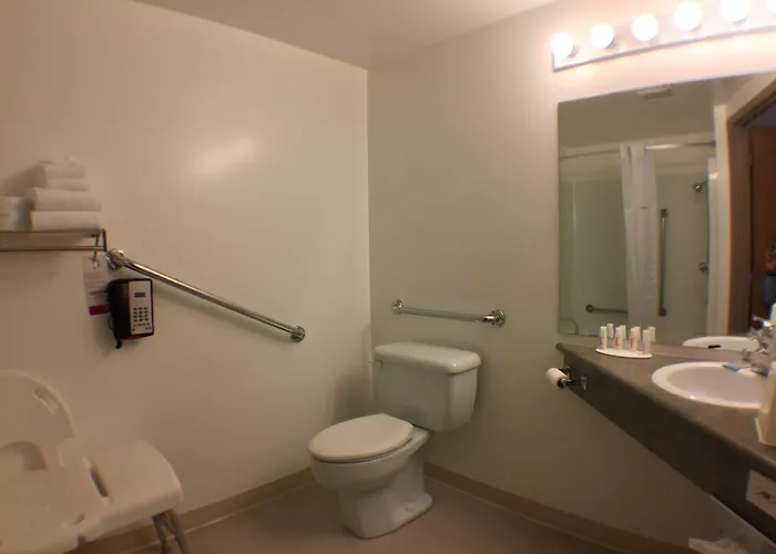 Super 8 By Wyndham Kenora