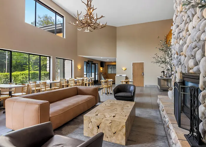 Beachfront Hotel Houghton Lake