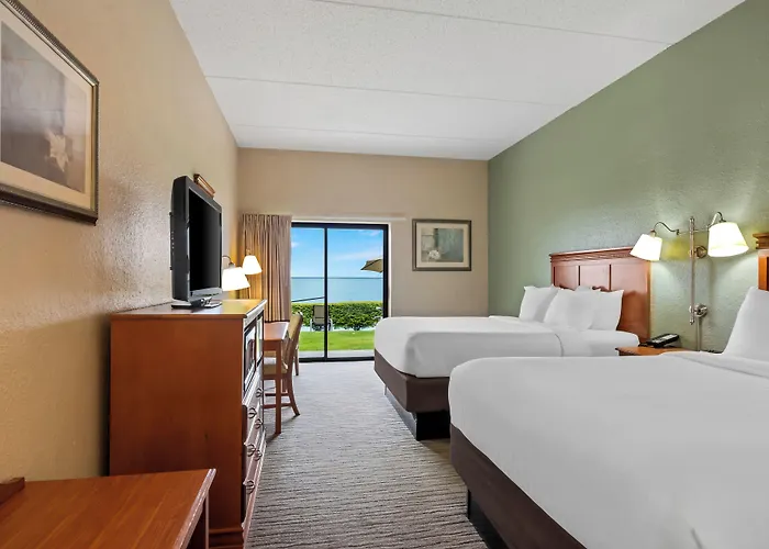 Beachfront Hotel Houghton Lake