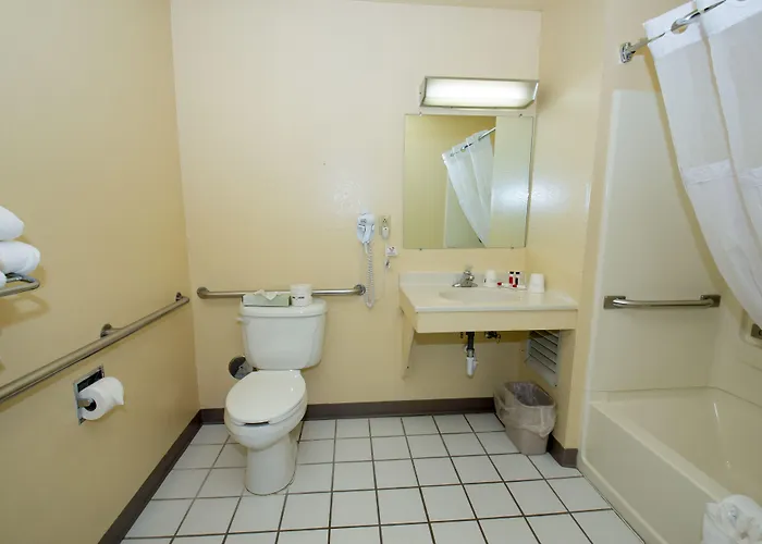 Super 8 By Wyndham Altoona
