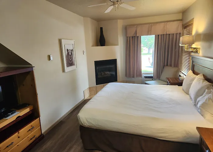 Waterton Lakes Lodge Resort
