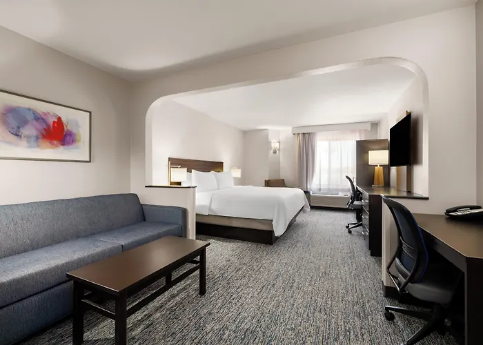 Garner Hotel Topeka West By Ihg