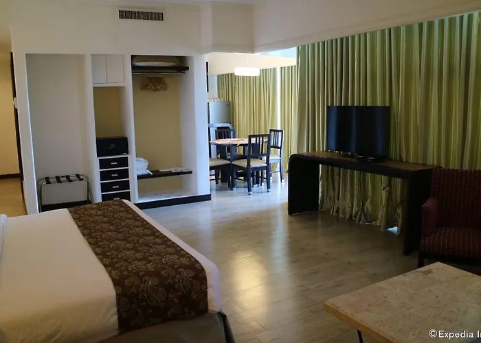 Days Hotel By Wyndham Iloilo