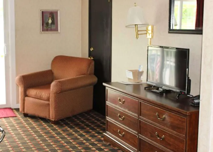 Colonial Inn Ellsworth