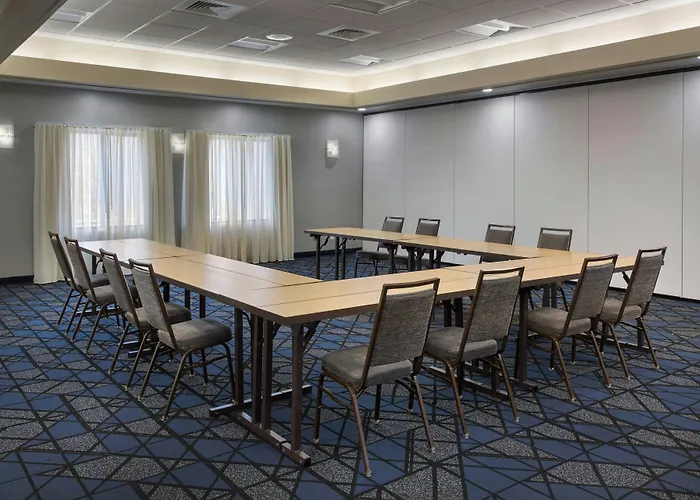 Courtyard By Marriott New Haven Orange