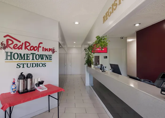 Hometowne Studios By Red Roof Vero Beach - I-95