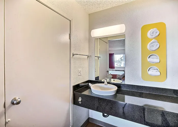 Motel 6-Oakland, CA - Embarcadero
