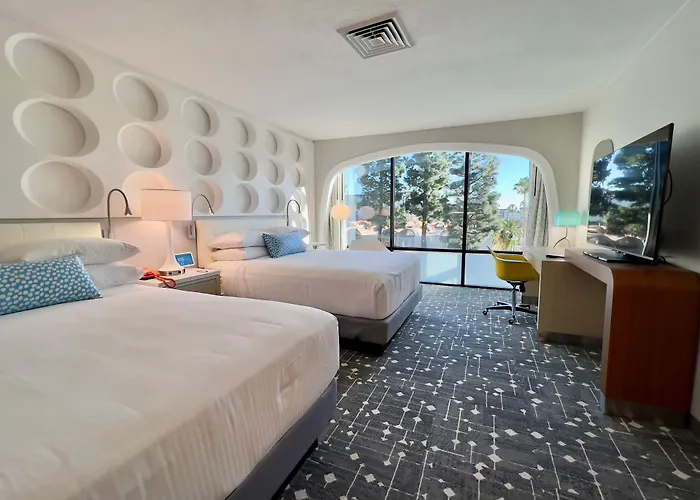 Howard Johnson By Wyndham Anaheim Hotel And Water Playground